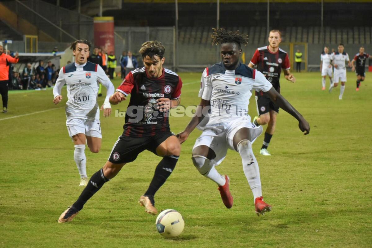 Foggia-Taranto 2-0, risultato finale - Immagine in evidenza: uno scatto di Foggia-Taranto (Serie C - girone C 2024/25) - crediti: foto di Luigia Spinelli (RIPRODUZIONE VIETATA)