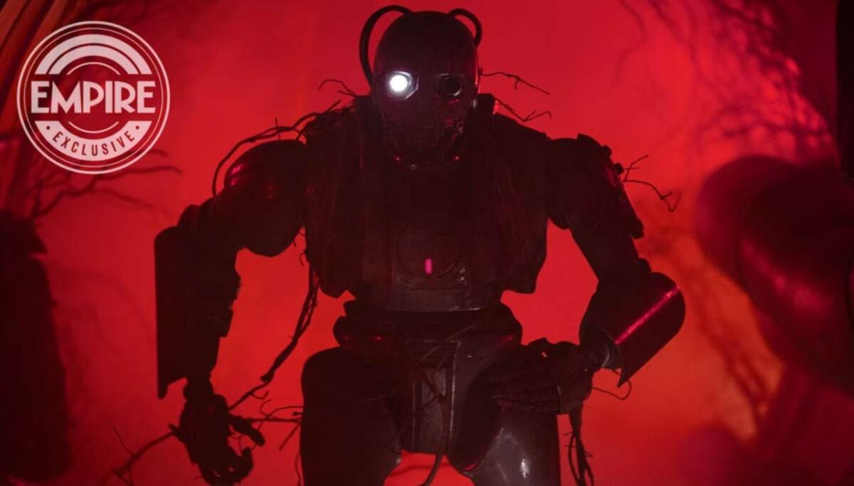 Skeleton Crew: rilasciate nuove foto e interviste ai registi - Nuova immagine del droide SM-33 (Empire foto) - www.insolenzadir2d2.it