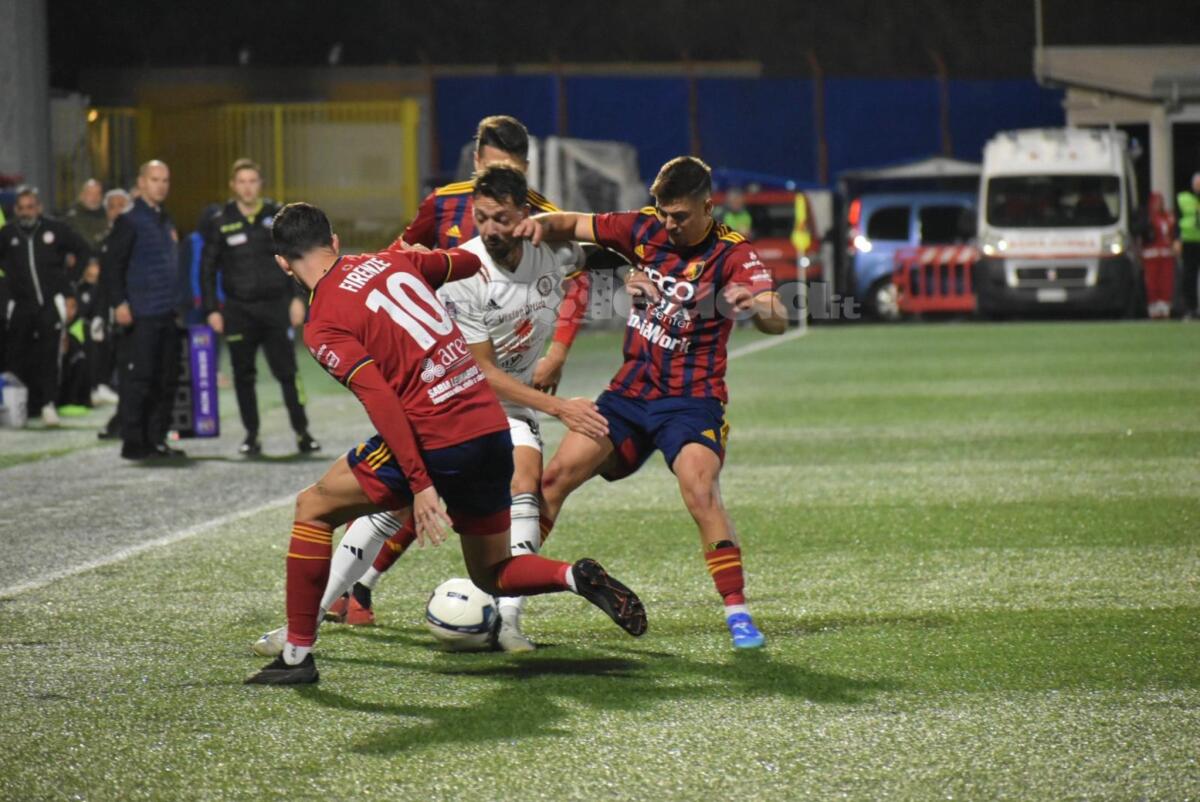 Serie C, le partite della decima giornata - Immagine in evidenza: uno scatto di Potenza-Foggia (Serie C - girone C 2024/25) - crediti: foto di Luigia Spinelli/lagoleada.it (RIPRODUZIONE VIETATA)