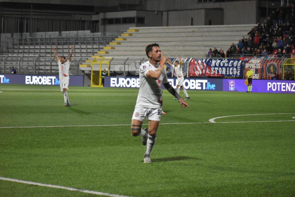 Caturano chiama, Emmausso risponde: pari al Viviani tra Potenza e Foggia - Immagine in evidenza: uno scatto di Potenza-Foggia (Serie C - girone C 2024/25) - crediti: foto di Luigia Spinelli/lagoleada.it (RIPRODUZIONE VIETATA)