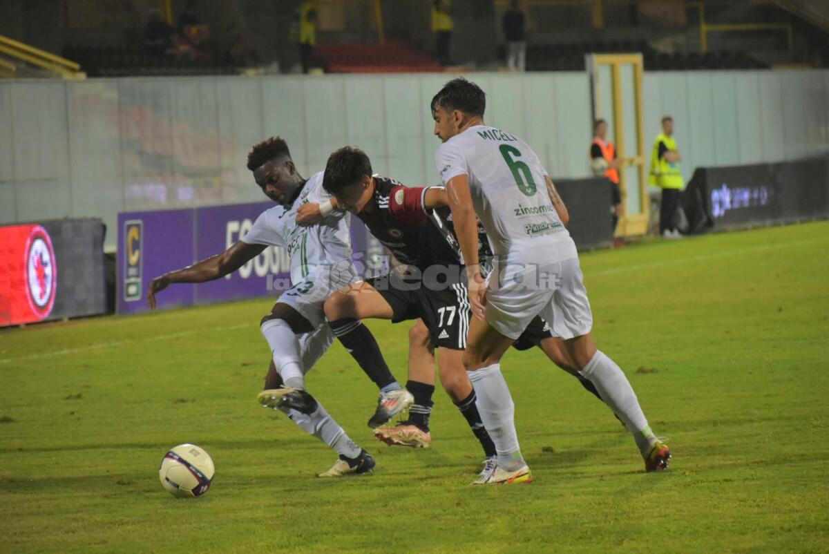 Foggia-Taranto, probabili formazioni e dove vederla - Immagine in evidenza: uno scatto di Foggia-Monopoli (Serie C - girone C 2024/25) - crediti: foto di Luigia Spinelli/lagoleada.it (RIPRODUZIONE VIETATA)