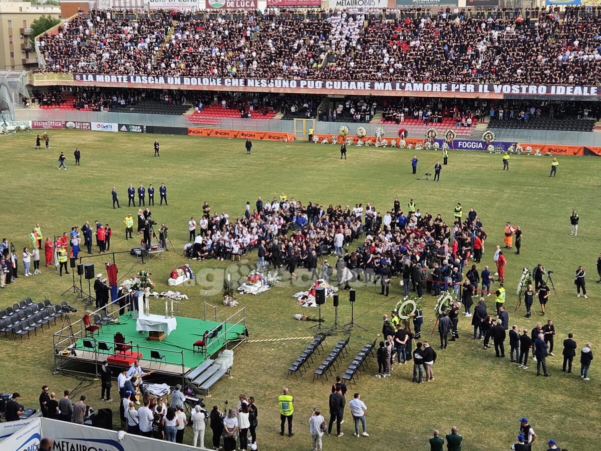 Da Parigi a Modena, passando per Torino: tutti uniti per Gaetano, Michele e Samuel - Immagine in evidenza: la funzione funebre di Michele Biccari, Samuel Del Grande e Gaetano Gentile allo Zaccheria - crediti: foto di Mario Mescia/lagoleada.it (RIPRODUZIONE VIETATA)