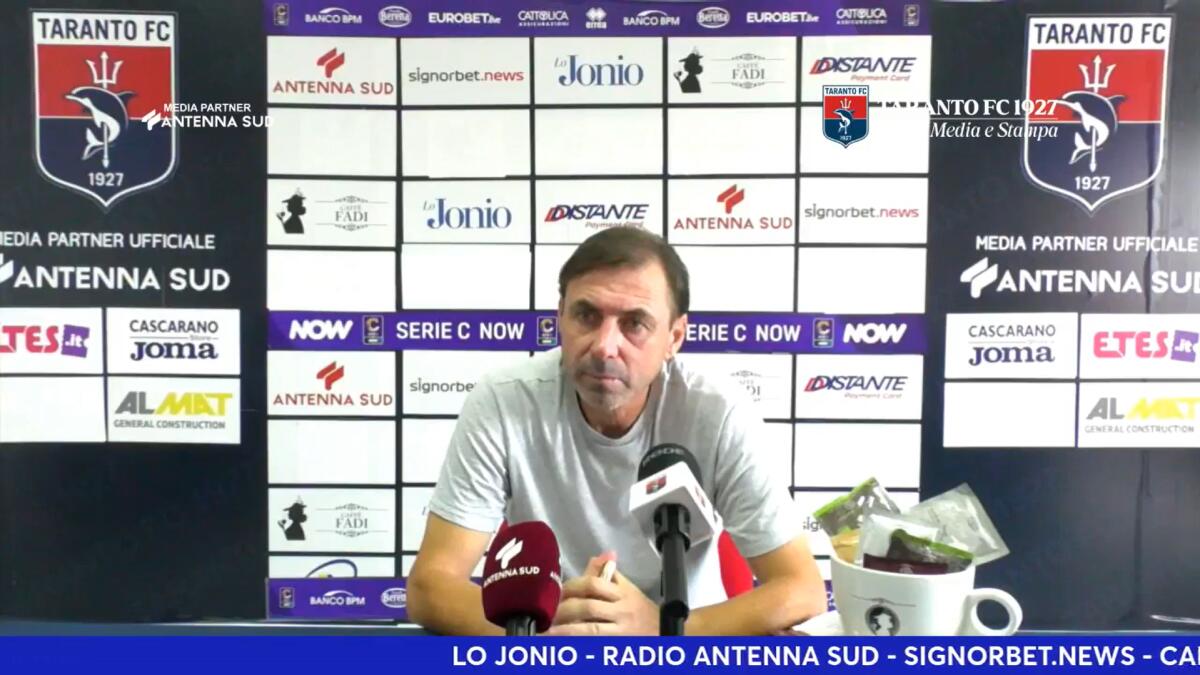 Taranto, Gautieri: "Foggia? Conosco Capuano, saranno aggressivi" - Immagine in evidenza: mister Carmine Gautieri - crediti foto: pagina ufficiale Facebook Taranto Calcio (frame da video)