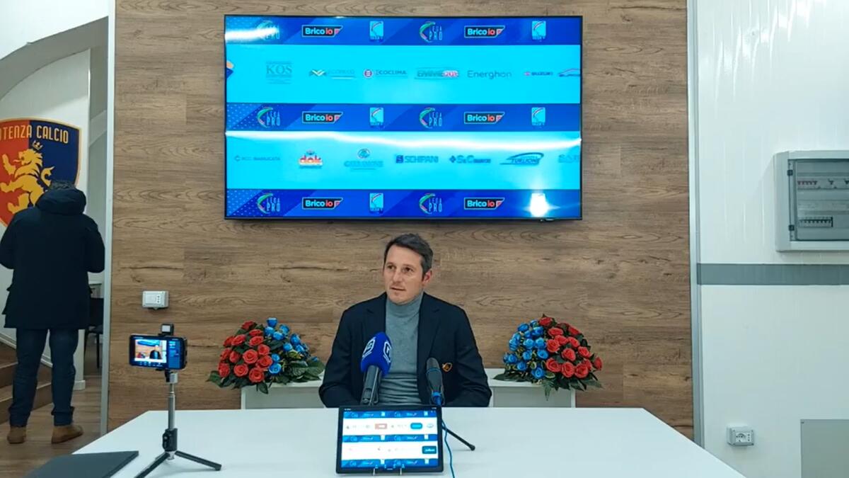 Potenza, De Giorgio: "Abbraccio le famiglie delle vittime" - Immagine in evidenza: mister Pietro De Giorgio - crediti foto: pagina ufficiale Facebook Potenza Calcio (frame da video)