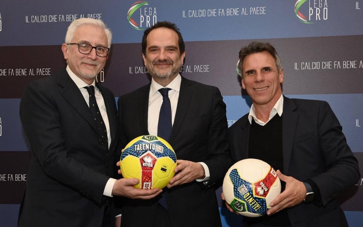 Serie C, UFFICIALE: Marani rieletto presidente - Immagine in evidenza: (da sinistra) Giovanni Spezzaferri, Matteo Marani, Gianfranco Zola - crediti foto: pagina ufficiale Facebook Calcio Foggia 1920