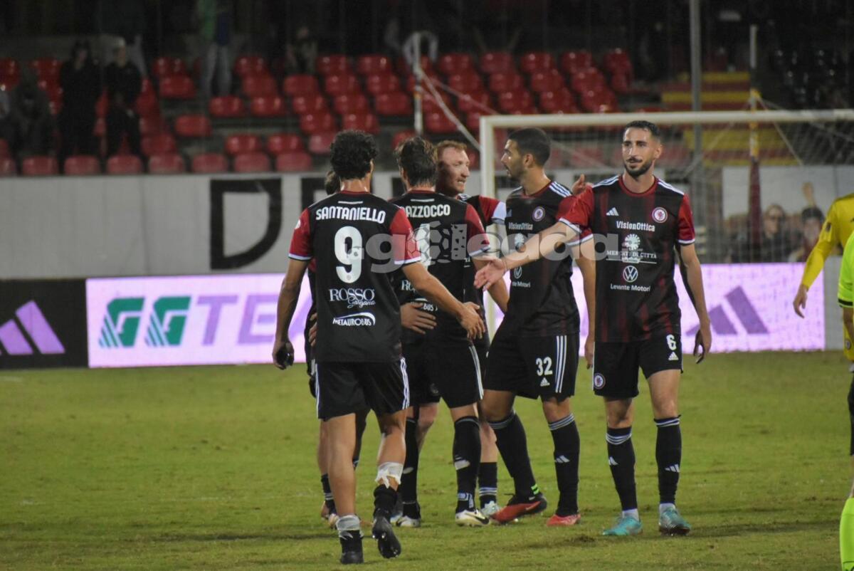 Potenza-Foggia, qual è la favorita? Ecco le quote - Immagine in evidenza: uno scatto di Foggia-Taranto (Serie C - girone C 2024/25) - crediti: foto di Luigia Spinelli (RIPRODUZIONE VIETATA)