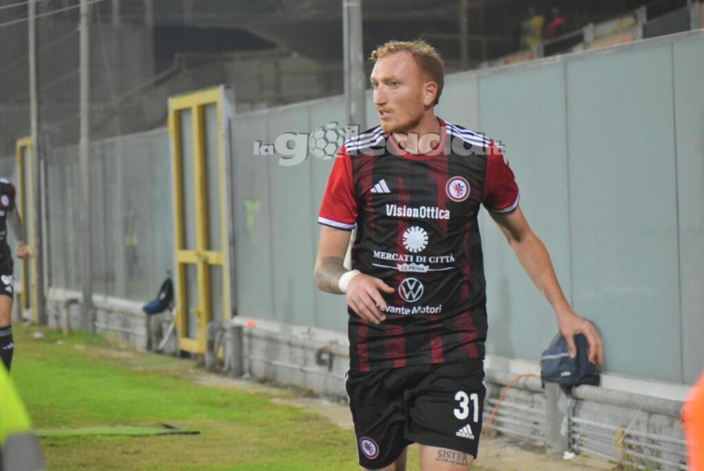 Immagine in evidenza: uno scatto di Foggia-Taranto (Serie C - girone C 2024/25) - crediti: foto di Luigia Spinelli (RIPRODUZIONE VIETATA)