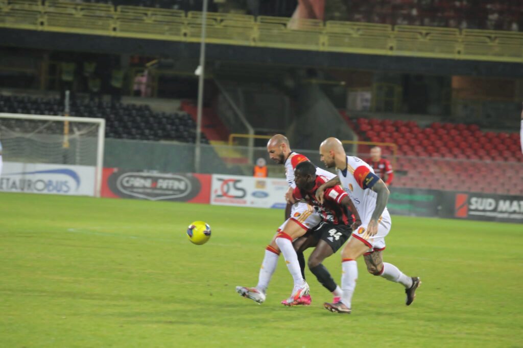 Immagine in evidenza: uno scatto di Foggia-Potenza (Serie C - girone C 2023/24) - crediti: foto di Monica Carbosiero