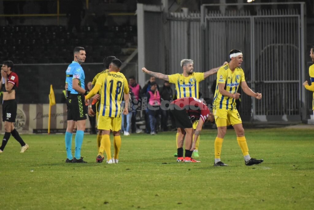 Immagine in evidenza: uno scatto di Foggia-Audace Cerignola (Serie C - girone C 2023/24) - crediti: foto di Luigia Spinelli (RIPRODUZIONE VIETATA)