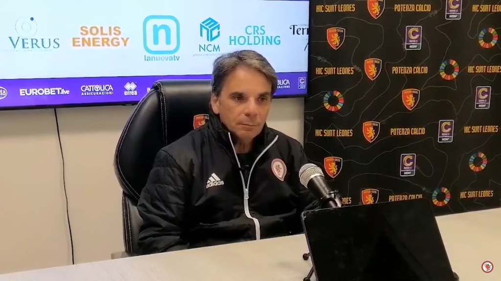Immagine in evidenza: mister Ezio Capuano - crediti: canale ufficiale YouTube Calcio Foggia 1920 (frame da video)