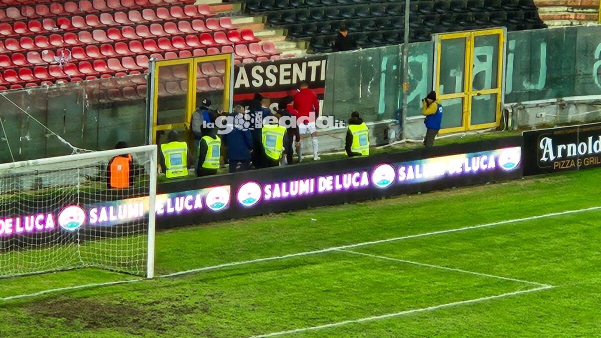 L'omaggio della Casertana per Gaetano, Michele e Samuel - Immagine in evidenza: uno scatto di Foggia-Casertana (Serie C - girone C 2024/25) - crediti: foto di Mario Mescia/lagoleada.it (RIPRODUZIONE VIETATA)