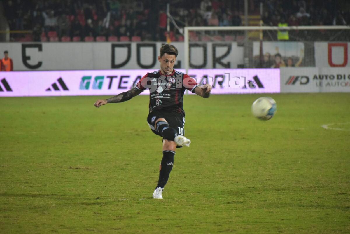 Millico: “Abbiamo seguito l’allenatore anche sminuendoci, i fischi pesano” - Immagine in evidenza: uno scatto di Foggia-Taranto (Serie C - girone C 2024/25) - crediti: foto di Luigia Spinelli (RIPRODUZIONE VIETATA)