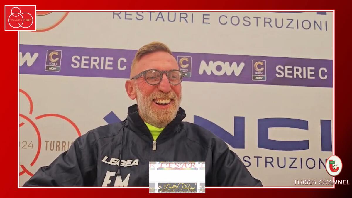 Turris, Conte: "Gara in mano nostra per tutti i 90'" - Immagine in evidenza: mister Mirko Conte - crediti foto: canale ufficiale YouTube Turris Calcio (frame da video)