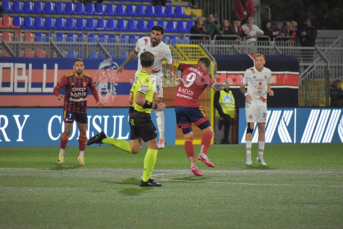 Chi arbitrerà Cavese-Foggia? Il nome e le statistiche - Immagine in evidenza: uno scatto di Potenza-Foggia (Serie C - girone C 2024/25) - crediti: foto di Luigia Spinelli/lagoleada.it (RIPRODUZIONE VIETATA)