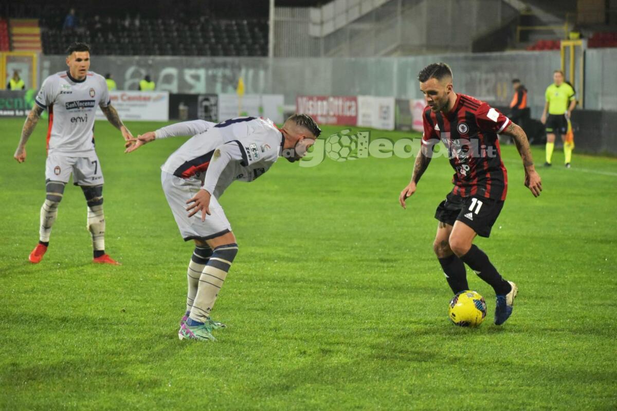 Il prossimo avversario del Foggia, l'analisi del Crotone - Immagine in evidenza: uno scatto di Foggia-Crotone (Serie C - girone C 2023/24) - crediti: foto di Luigia Spinelli (RIPRODUZIONE VIETATA)