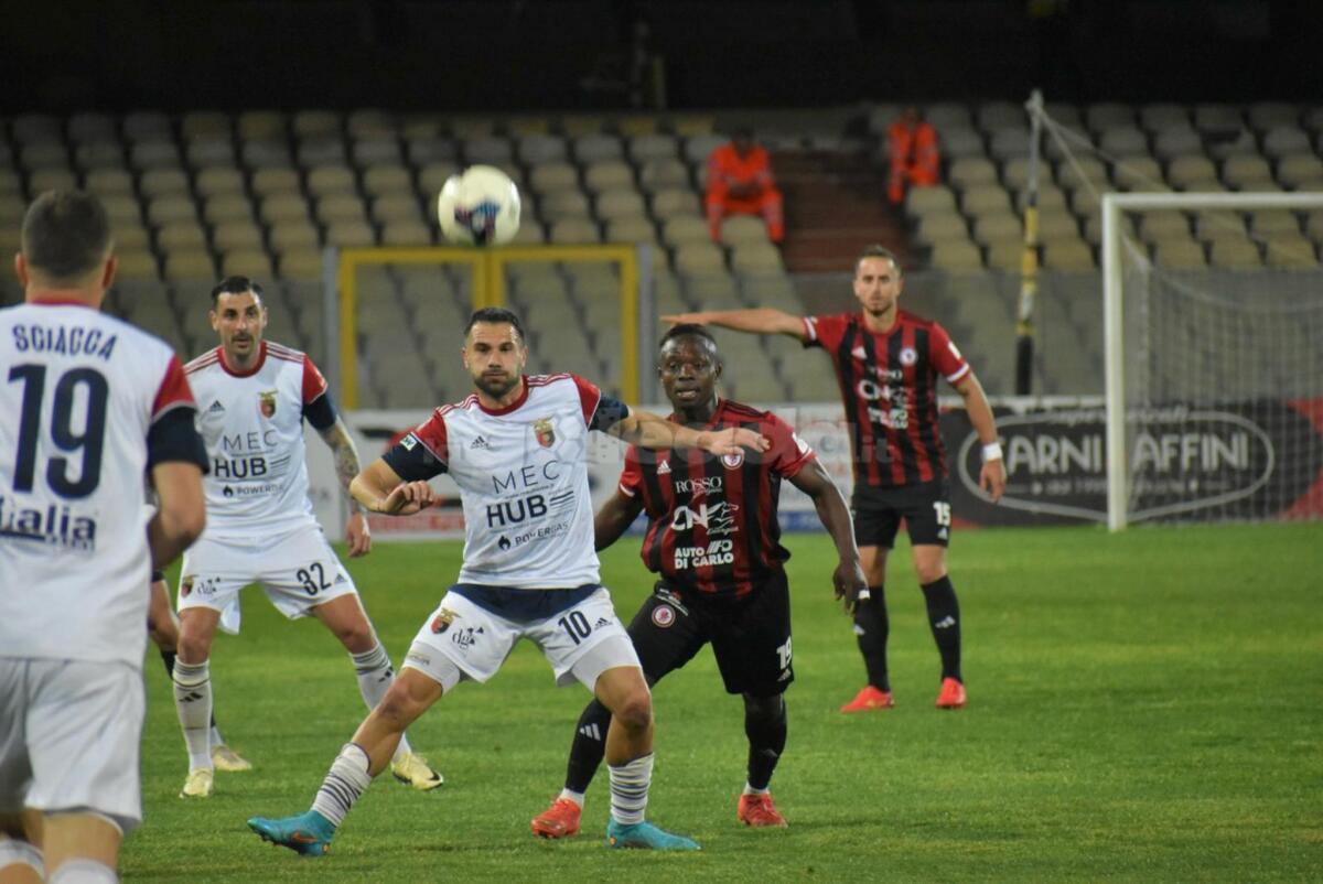 Foggia-Casertana, la situazione squalificati - Immagine in evidenza: uno scatto di Foggia-Casertana (Serie C - girone C 2023/24) - crediti: foto di Luigia Spinelli (RIPRODUZIONE VIETATA)