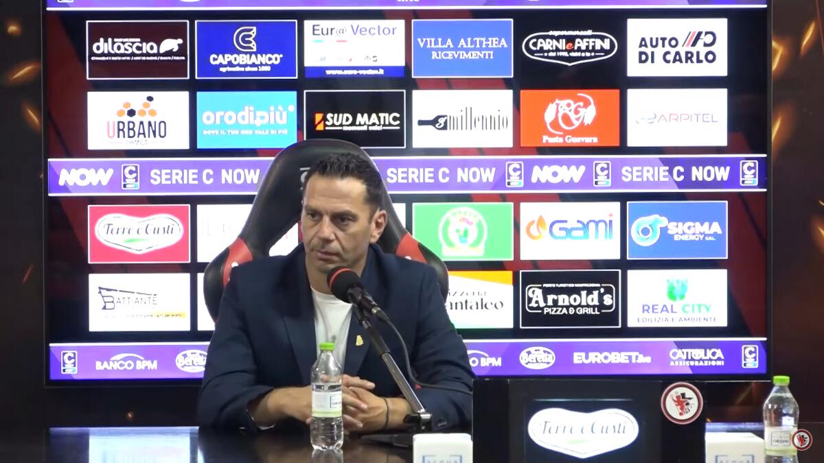 Foggia, Zauri: "Complimenti ai ragazzi, hanno dato l'anima" - Immagine in evidenza: mister Luciano Zauri - crediti foto: canale ufficiale YouTube Calcio Foggia 1920 (frame da video)