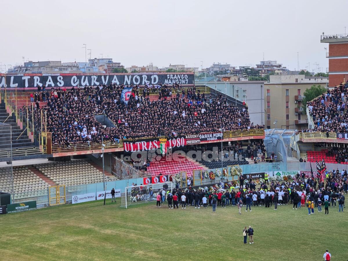 Allo Zaccheria l'ultimo saluto a Samuele Bruno - Immagine in evidenza: la funzione funebre di Michele Biccari, Samuel Del Grande e Gaetano Gentile allo Zaccheria - crediti: foto di Mario Mescia/lagoleada.it (RIPRODUZIONE VIETATA)