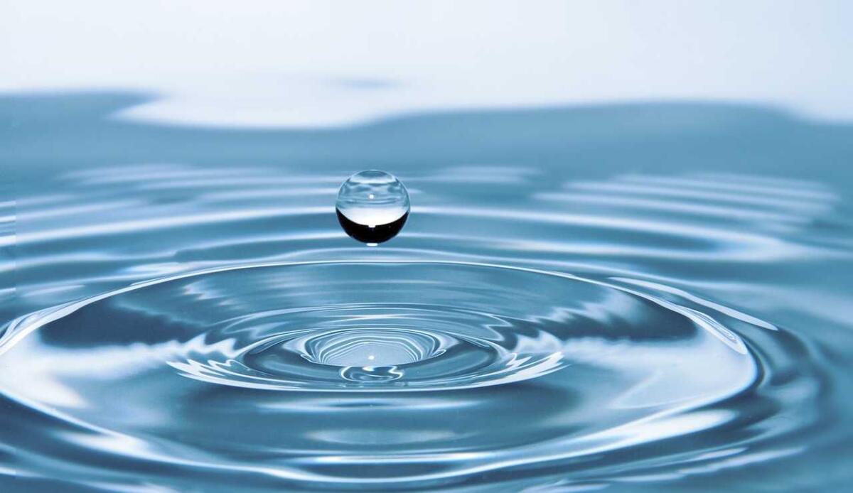 Acqua, la nuova scoperta spaventa anche i medici | Questa qui non devi più berla: alla lunga provoca il cancro - Acqua (Pixabay FOTO) - www.notiziesecche.it