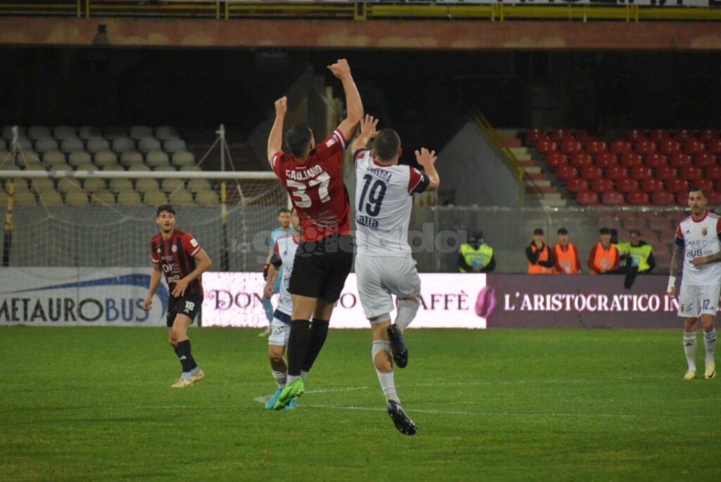 Immagine in evidenza: uno scatto di Foggia-Casertana (Serie C - girone C 2023/24) - crediti: foto di Luigia Spinelli (RIPRODUZIONE VIETATA)