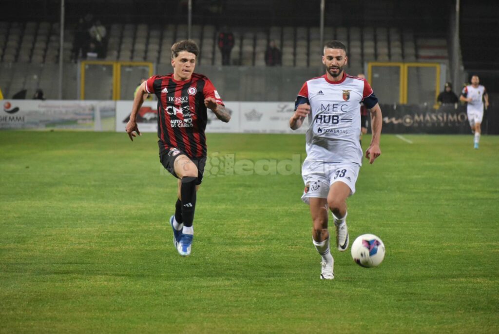 Immagine in evidenza: uno scatto di Foggia-Casertana (Serie C - girone C 2023/24) - crediti: foto di Luigia Spinelli (RIPRODUZIONE VIETATA)