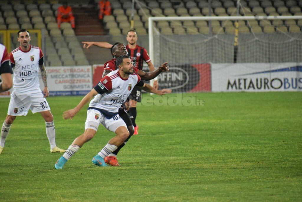 Immagine in evidenza: uno scatto di Foggia-Casertana (Serie C - girone C 2023/24) - crediti: foto di Luigia Spinelli (RIPRODUZIONE VIETATA)