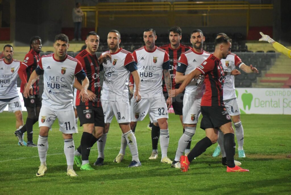 Immagine in evidenza: uno scatto di Foggia-Casertana (Serie C - girone C 2023/24) - crediti: foto di Luigia Spinelli (RIPRODUZIONE VIETATA)