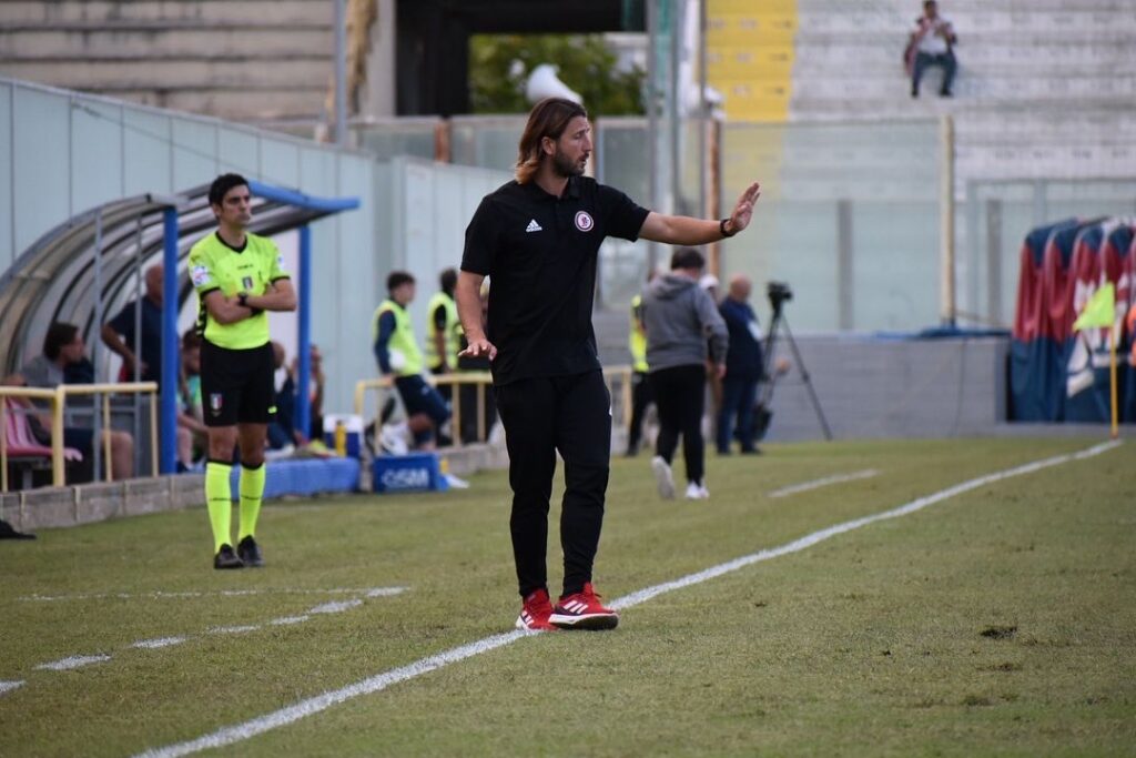 Immagine in evidenza: il tecnico ad interim del Foggia per la sfida contro il Taranto, Antonio Gentile - crediti: foto di Luigia Spinelli (RIPRODUZIONE VIETATA)