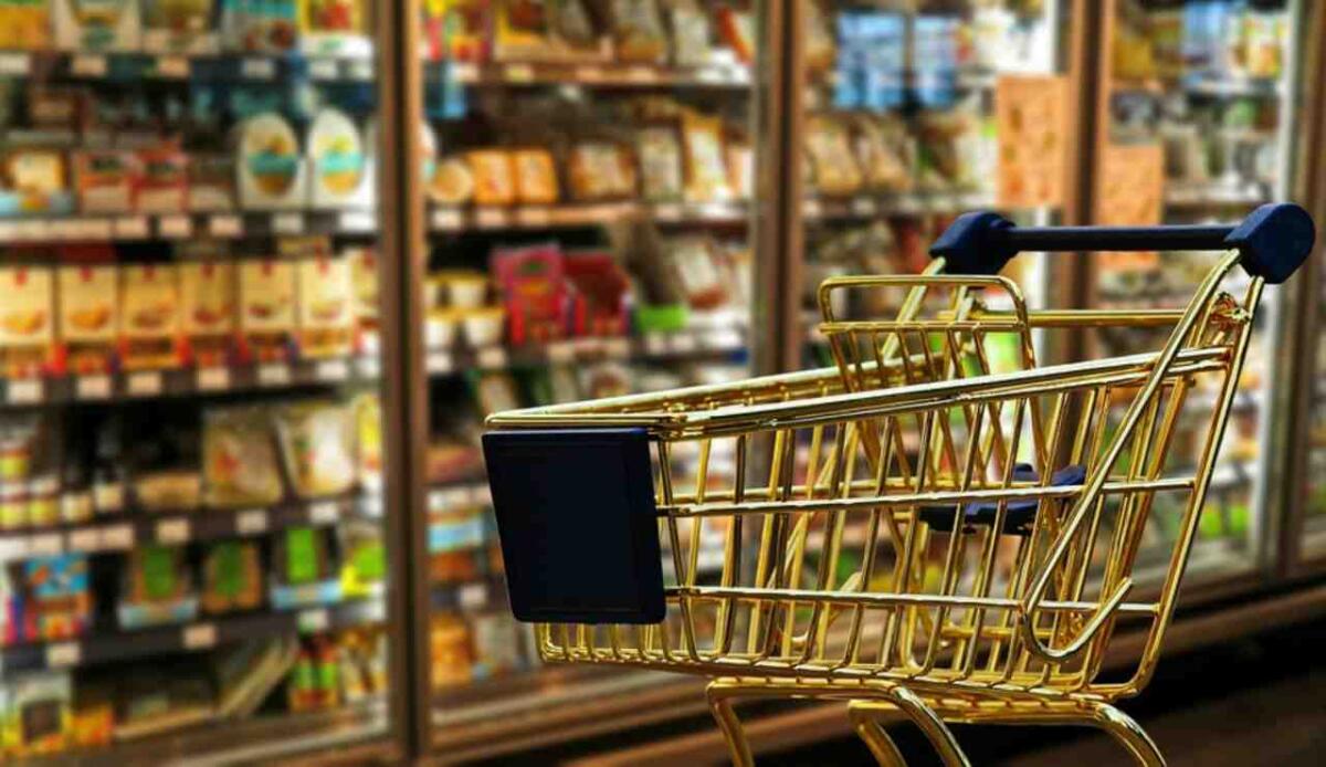 Questi prodotti vengono dall'estero: li spacciano per italiani ma non è così | Supermercati famosissimi nell'occhio del ciclone - Illustrazione di un reparto di un supermercato (Pixabay FOTO) - www.notiziesecche.it