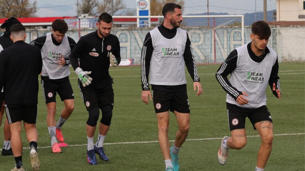 Foggia, rifinitura in Calabria prima del Messina. Da Riva c'è - Immagine in evidenza: la rifinitura del Foggia a Montalto Uffugo prima del Messina - crediti foto: pagina ufficiale Facebook Calcio Foggia 1920/Federico Antonellis