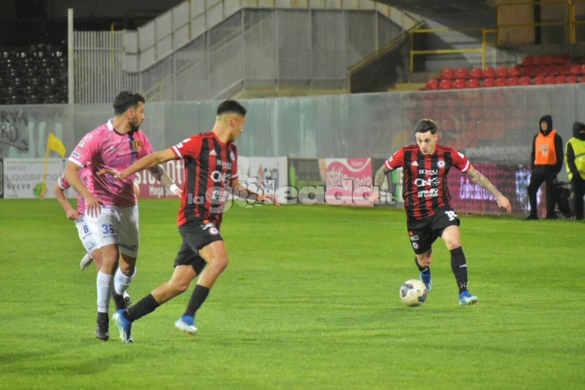 Foggia-Picerno 1-0, risultato finale - Immagine in evidenza: uno scatto di Foggia-Picerno (Serie C - girone C 2023/24) - crediti: foto di Luigia Spinelli (RIPRODUZIONE VIETATA)