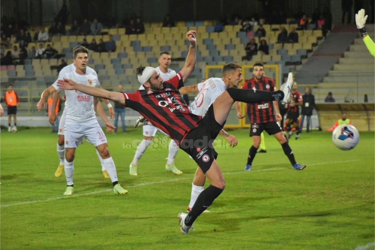 Foggia, chi salterà la gara a Messina? Ecco la situazione in infermeria - Immagine in evidenza: uno scatto di Foggia-Benevento (Serie C - girone C 2023/24) - crediti: foto di Luigia Spinelli (RIPRODUZIONE VIETATA)