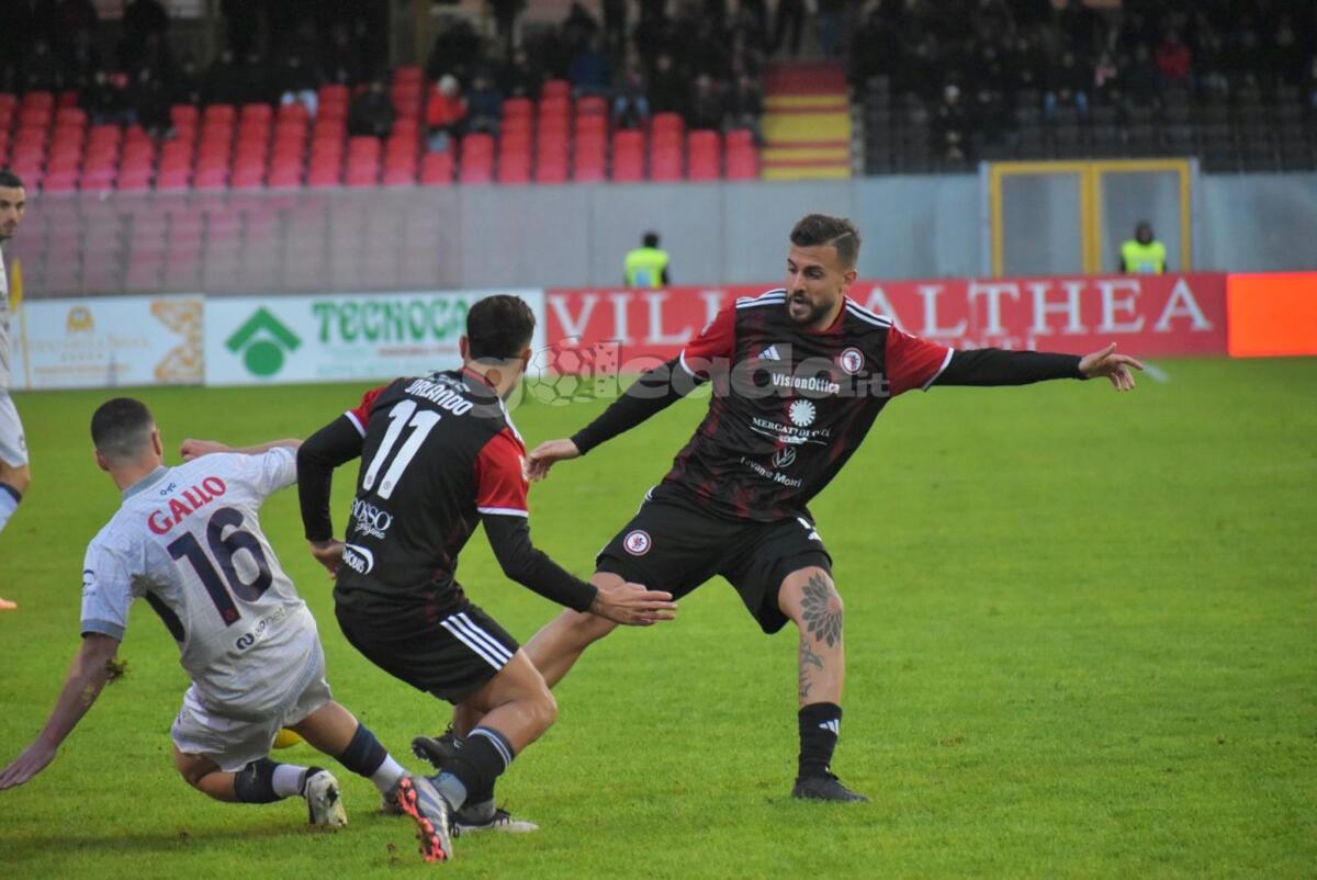 Le pagelle di Foggia-Crotone - Immagine in evidenza: uno scatto di Foggia-Crotone (Serie C - girone C 2024/25) - crediti: foto di Luigia Spinelli (RIPRODUZIONE VIETATA)