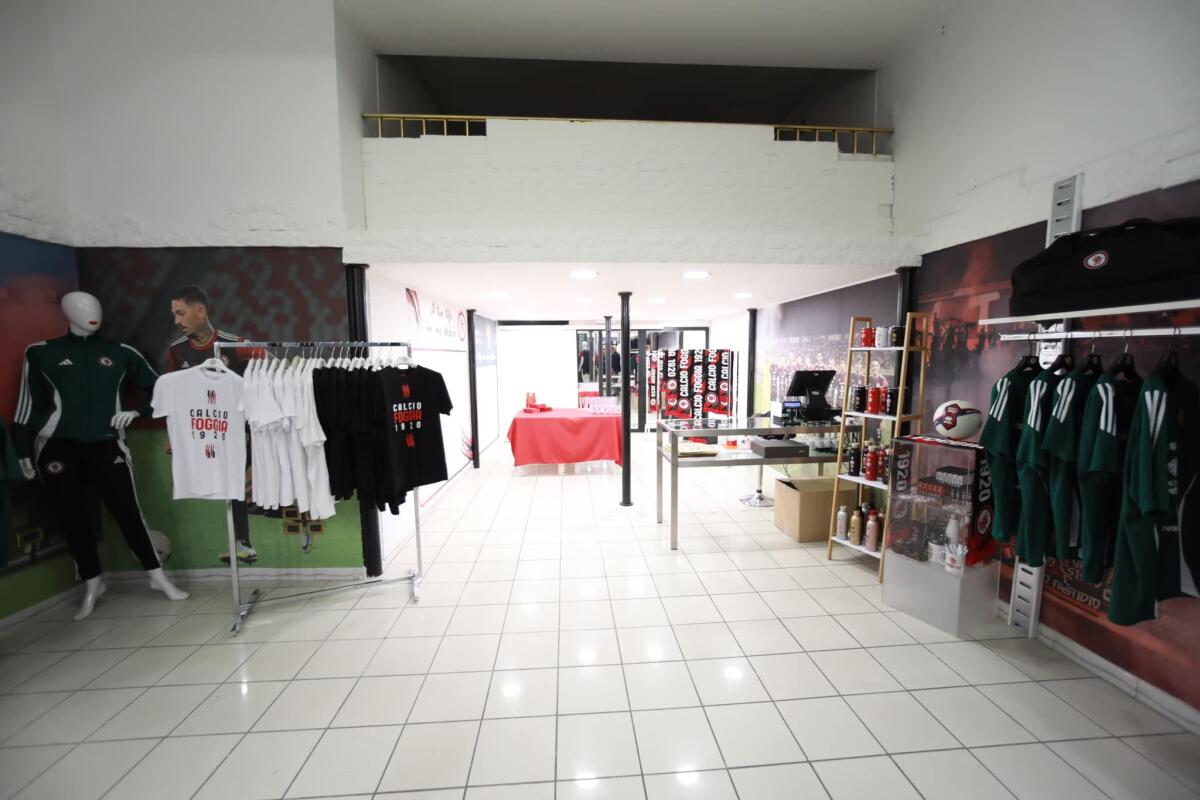 Foggia Store aperto 23 e 24 dicembre: gli orari - Immagine in evidenza: il nuovo Foggia Store - crediti foto: Calcio Foggia 1920/Federico Antonellis