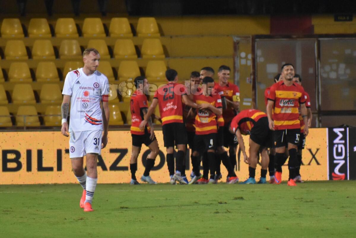 Dove vedere Trapani-Benevento? Ecco il canale - Immagine in evidenza: uno scatto di Benevento-Foggia (Serie C - girone C 2024/25) - crediti: foto di Luigia Spinelli (RIPRODUZIONE VIETATA)
