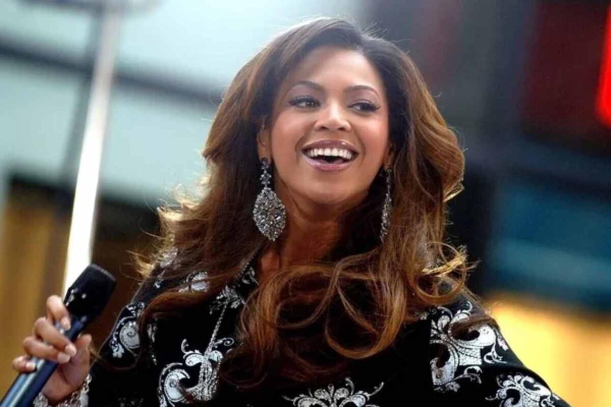 Beyoncé vs Taylor Swift: la regina di Single Ladies potrebbe essere la più grande popstar del 21esimo secolo - Beyoncè sul palco (Depositphotos FOTO) - www.notiziesecche.it