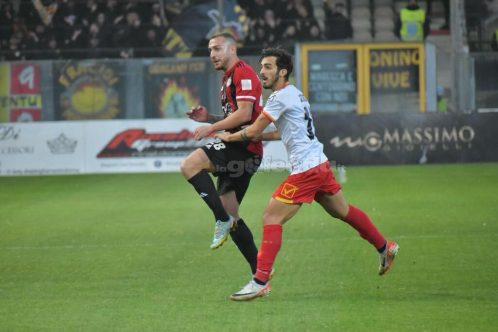 Immagine in evidenza: uno scatto di Foggia-Messina (Serie C - girone C 2023/24) - crediti: foto di Luigia Spinelli (RIPRODUZIONE VIETATA)