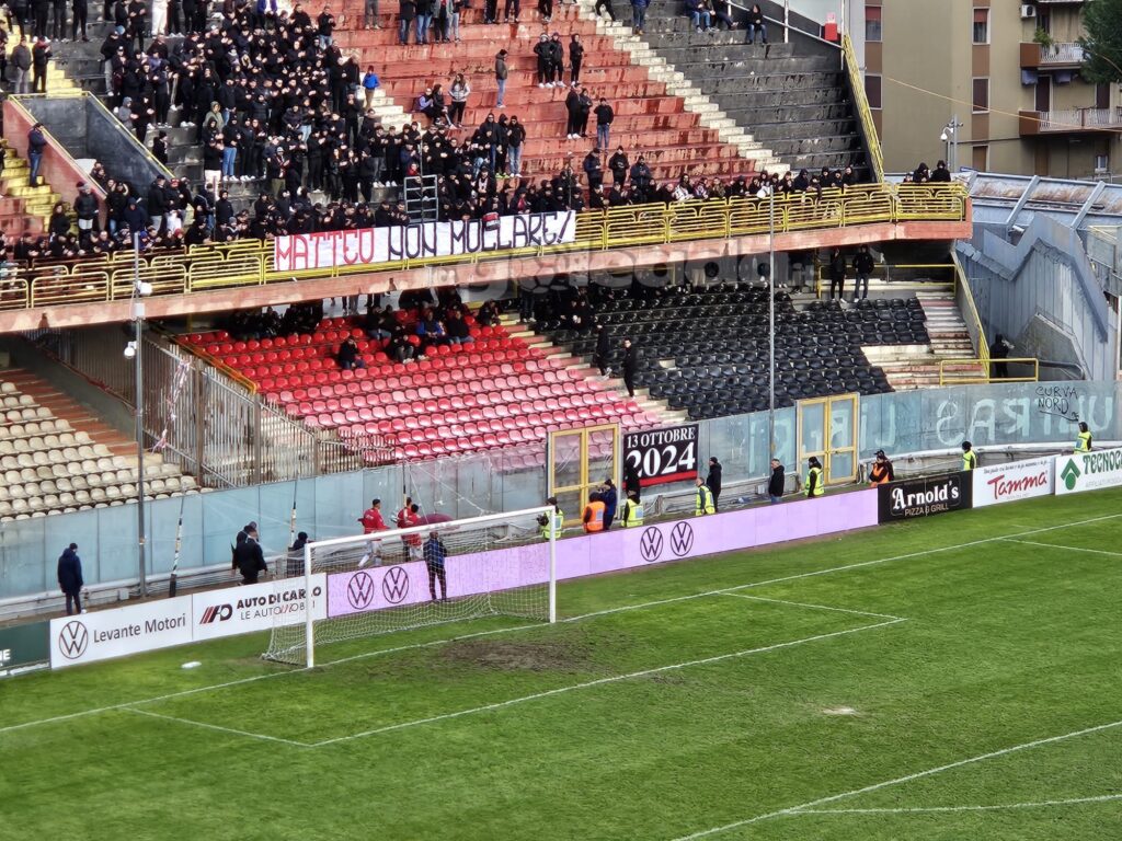 Immagine in evidenza: uno scatto di Foggia-Crotone (Serie C - girone C 2024/25) - crediti: foto di Mario Mescia/lagoleada.it (RIPRODUZIONE VIETATA)