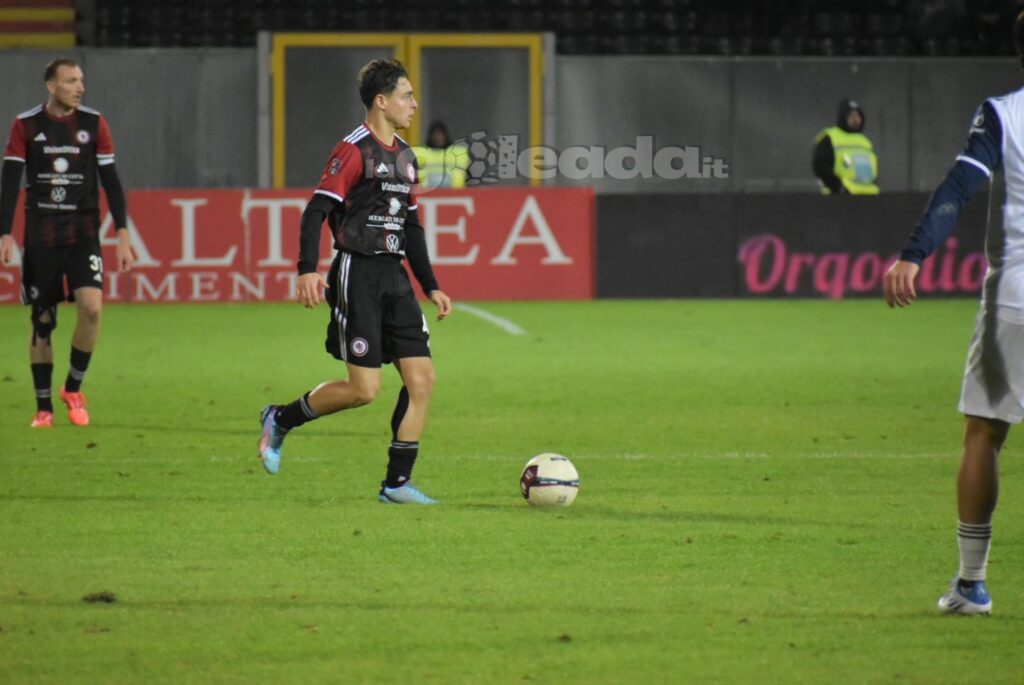 Immagine in evidenza: uno scatto di Foggia-Casertana (Serie C - girone C 2024/25) - crediti: foto di Luigia Spinelli (RIPRODUZIONE VIETATA)
