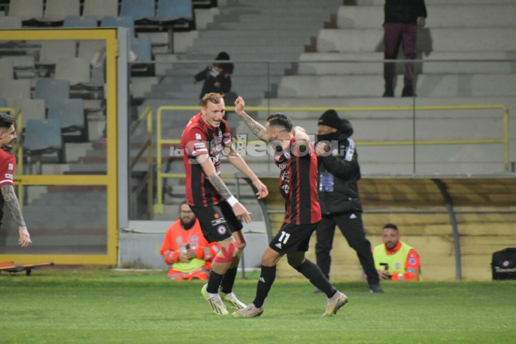 Immagine in evidenza: uno scatto di Foggia-Picerno (Serie C - girone C 2023/24) - crediti: foto di Luigia Spinelli (RIPRODUZIONE VIETATA)