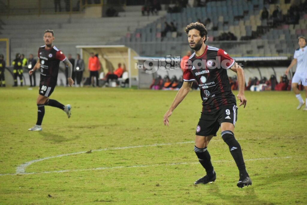 Immagine in evidenza: uno scatto di Foggia-Taranto (Serie C - girone C 2024/25) - crediti: foto di Luigia Spinelli (RIPRODUZIONE VIETATA)