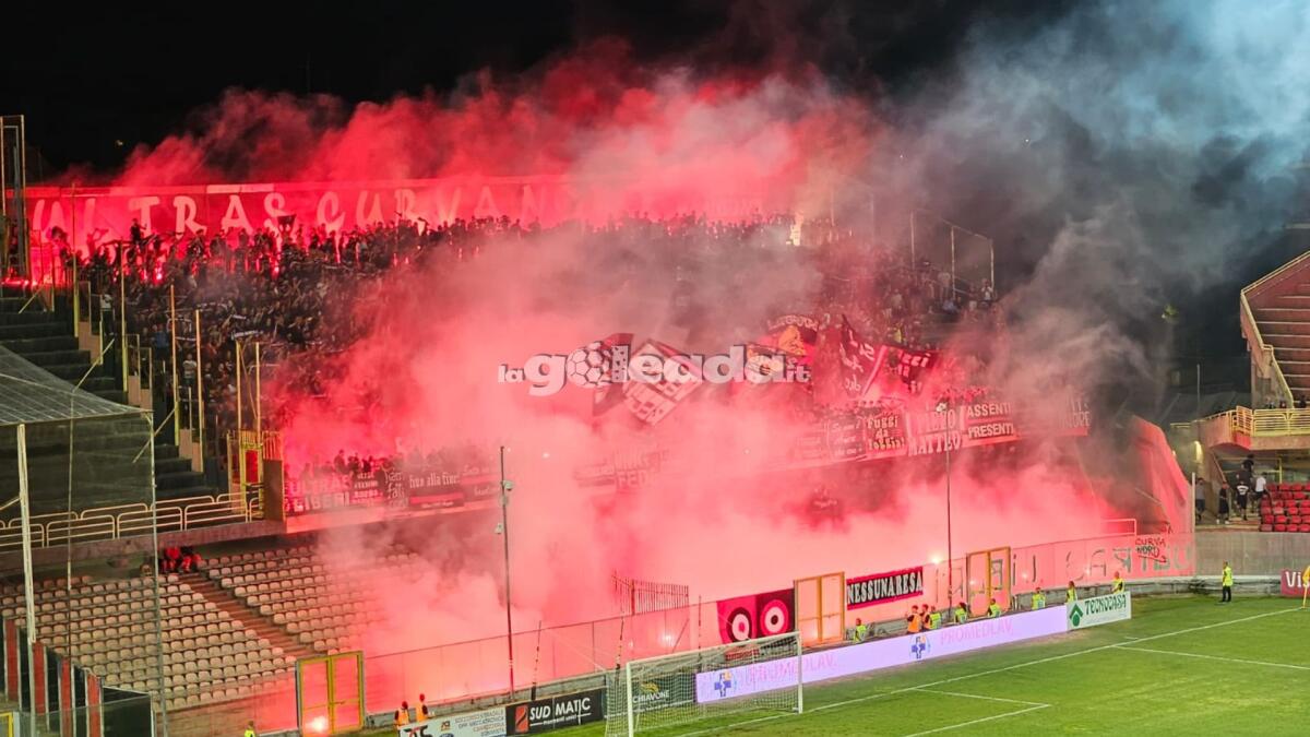 Foggia, sale la preoccupazione in città per il ridimensionamento - Immagine in evidenza: uno scatto di Foggia-Trapani (Serie C - girone C 2024/25) - crediti: foto di Mario Mescia/lagoleada.it (RIPRODUZIONE VIETATA)