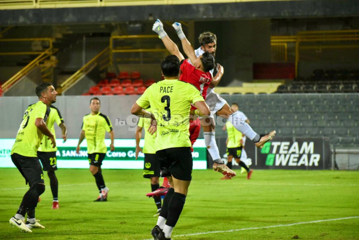 Calciomercato Serie C, le principali operazioni del 13 Gennaio - Immagine in evidenza: uno scatto di Foggia-Monopoli (Coppa Italia Serie C 2024/25) - crediti: foto di Luigia Spinelli/lagoleada.it (RIPRODUZIONE VIETATA)