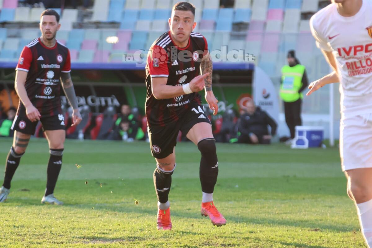 Calciomercato Serie C, le ufficialità di oggi, venerdì 31 gennaio - Immagine in evidenza: uno scatto di Foggia-Benevento (Serie C - girone C 2024/25) - crediti: foto di Monica Carbosiero su gentile concessione dell’autrice. Tutti i diritti riservati all’autrice.
