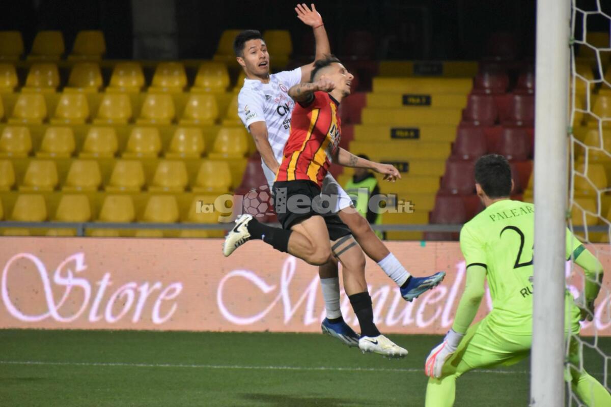 Foggia-Benevento 2-2, risultato finale - Immagine in evidenza: uno scatto di Benevento-Foggia (Serie C - girone C 2023/24) - crediti: foto di Luigia Spinelli (RIPRODUZIONE VIETATA)