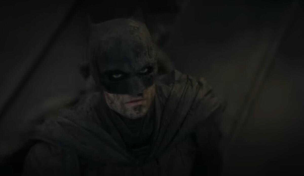 Robert Pattinson non sarà Batman: arriva la conferma - Robert Pattinson nei panni di Batman (Warner Bros italia - youtube screenshot) - www.notiziesecche.it