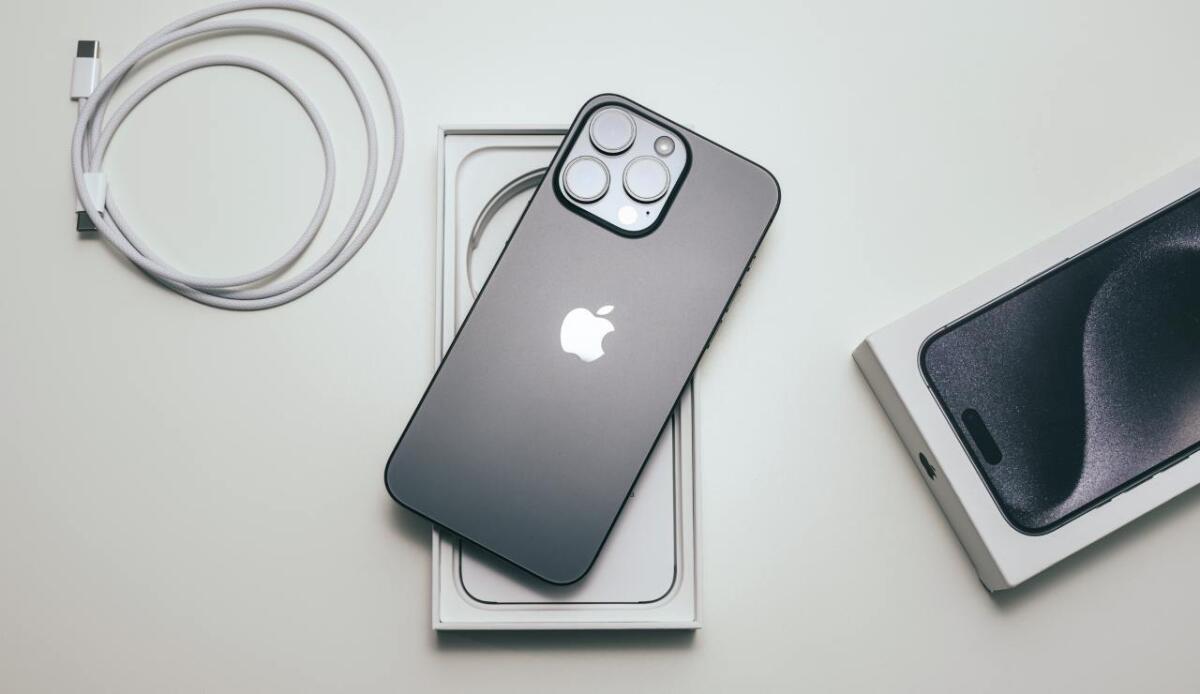 Ecco cosa sappiamo sul nuovo iPhone SE 4 o 16E - Apple, il nuovo iPhone come i modelli precedenti o migliore (DepositPhotos) - www.findbest.it