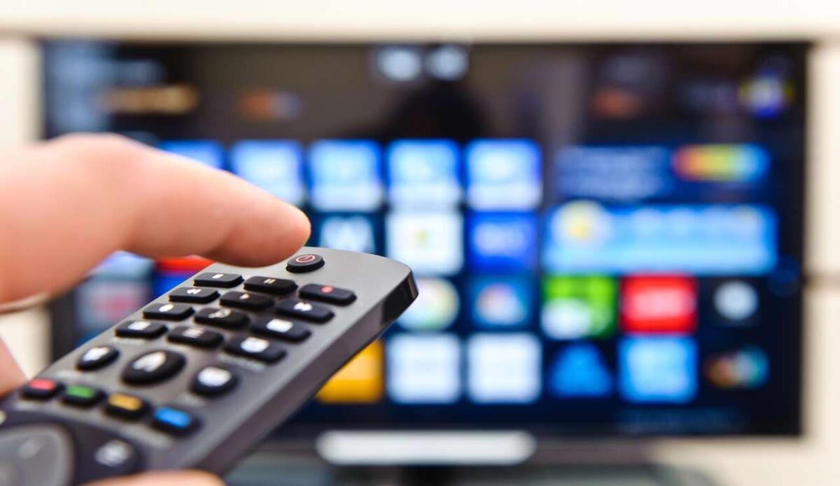 Ecco come saranno le TV del futuro - Televisori del futuro, modelli da fantascienza (DepositPhotos) - www.findbest.it