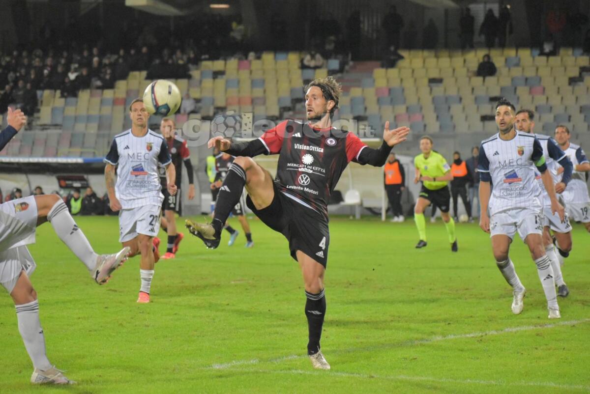 Foggia, chi scenderà in campo contro il Latina? Recuperi e soluzioni - Immagine in evidenza: uno scatto di Foggia-Casertana (Serie C - girone C 2024/25) - crediti: foto di Luigia Spinelli (RIPRODUZIONE VIETATA)