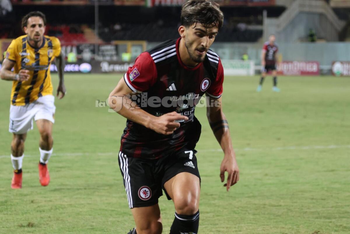 Calciomercato Foggia, Zunno blindato dopo la cessione di Millico - Immagine in evidenza: uno scatto di Foggia-Giugliano (Serie C - girone C 2024/25) - crediti: foto di Monica Carbosiero (RIPRODUZIONE VIETATA)